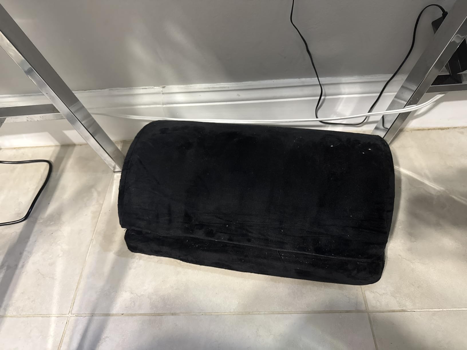 StepLively Foot Rest for Under Desk at Work, Comfortable Foot Stool with 2 Adjustable Heights, Footrest with Washable Cover, for Back & Hip Pain Relief, Suitable for Office, Home and Car (Black) customer photo 1