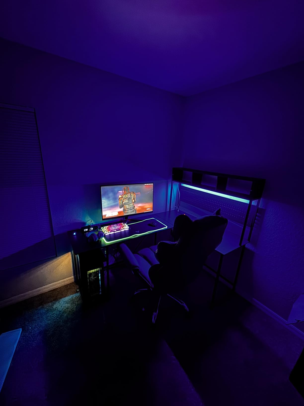 SEDETA L Shaped Gaming Desk, Reversible Computer Desk with Power Outlet and Pegboard, Gaming Desk with Led Lights, Keyboard Tray and Storage Bag for Home Office, Black customer photo 1