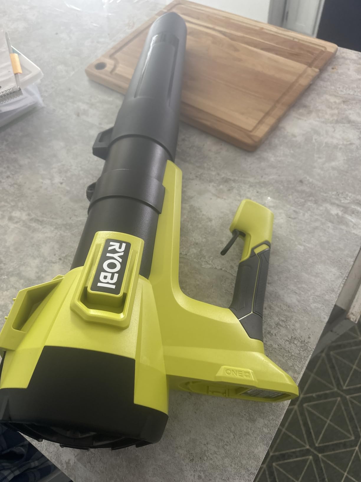 ONE+ 18V 100 MPH 325 CFM Cordless Battery Variable Speed Jet Fan Leaf Blower with 4.0 Ah Battery and Charger, GREEN customer photo 1