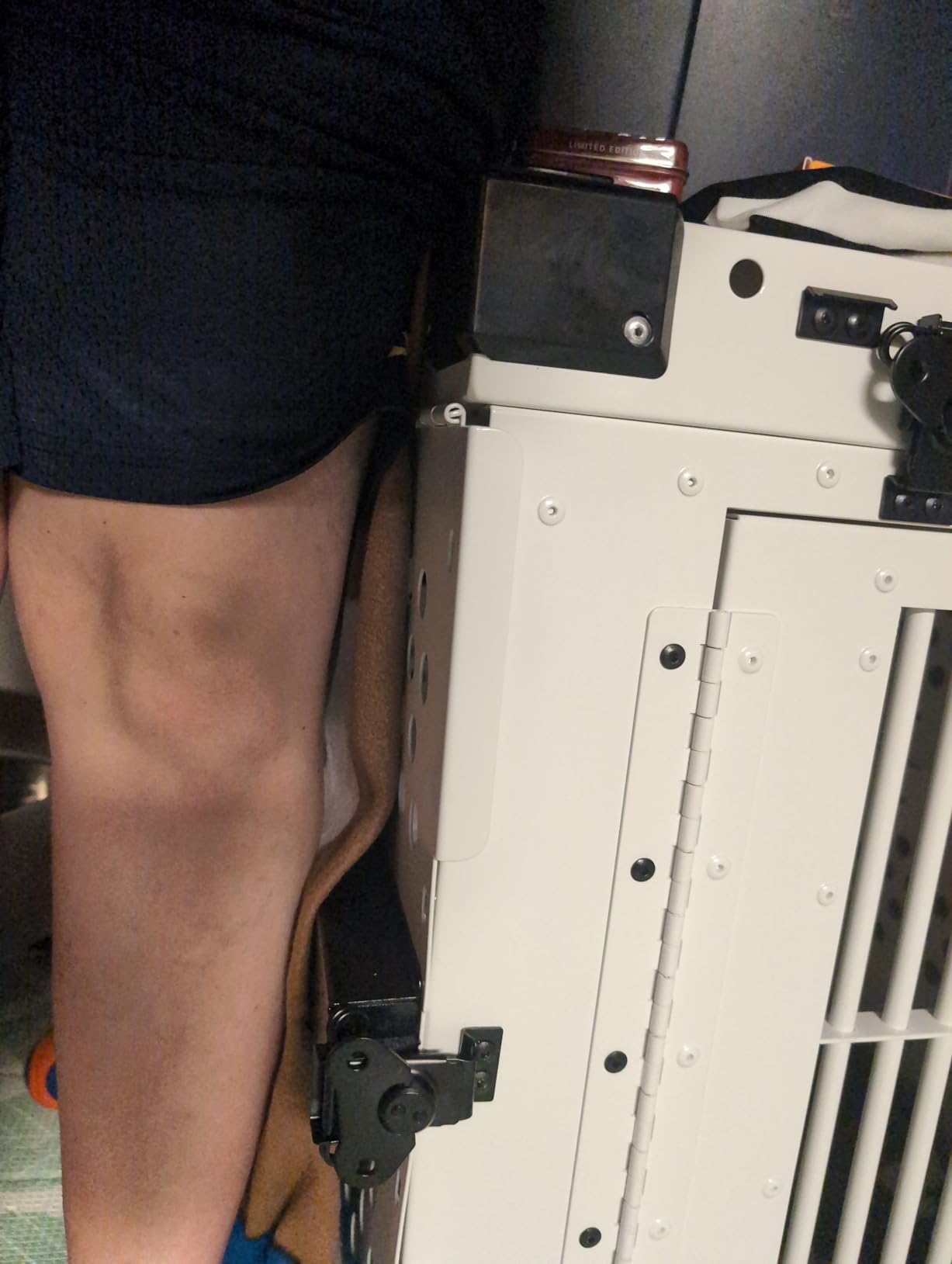 Heavy Duty Fully Collapsible Powder-Coated Aluminum Dog Crate - Large customer photo 2