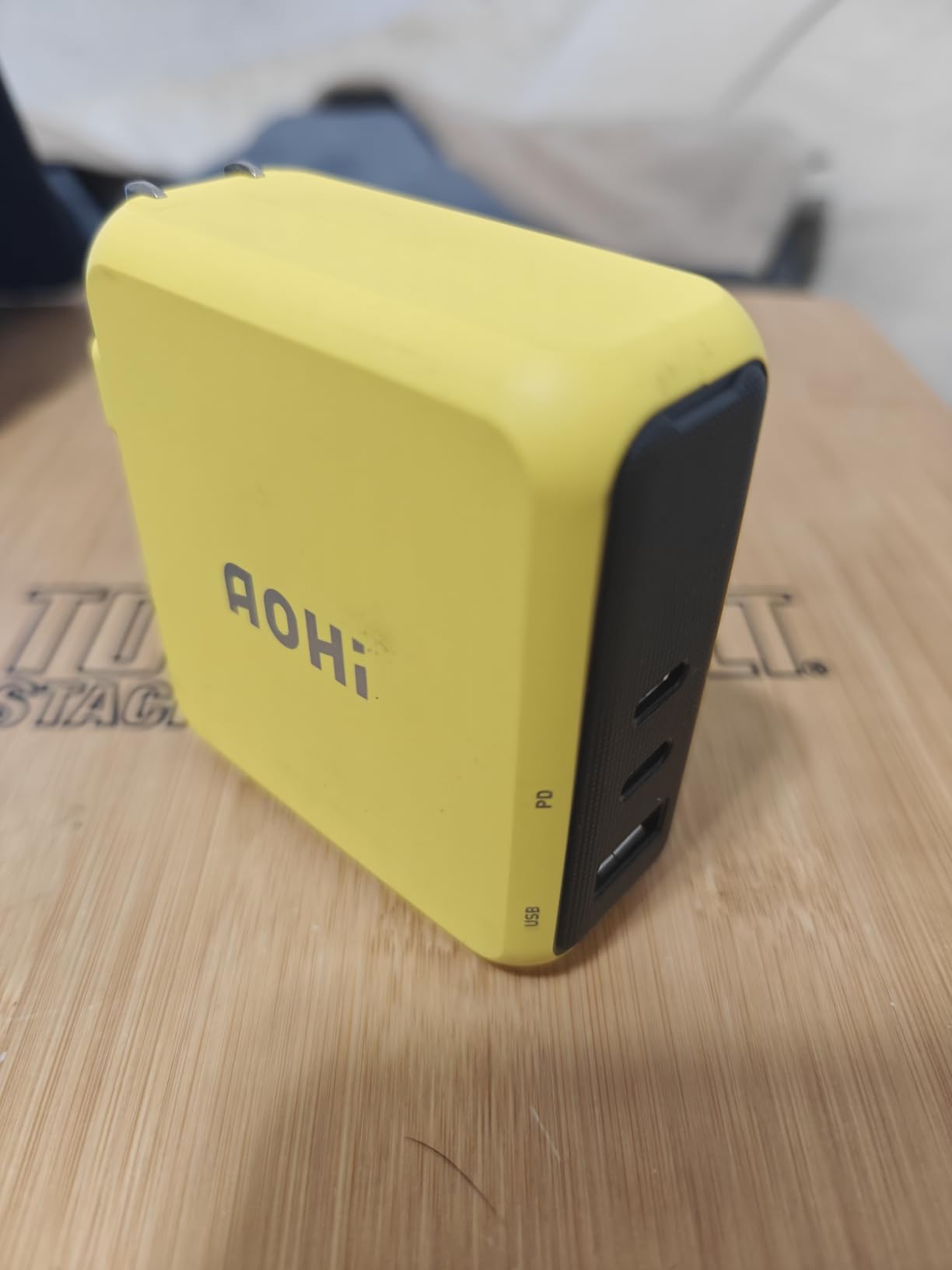 AOHI Magcube 140W USB C Charger PD3.1 3-Port GaN+ Laptop Wall Charger 100W Fast Charging Power Adapter Foldable Plug for MacBook Pro 16'', Dell XPS, iPad Pro, Galaxy, iPhone 17 Pro, Chromebook, Yellow customer photo 1