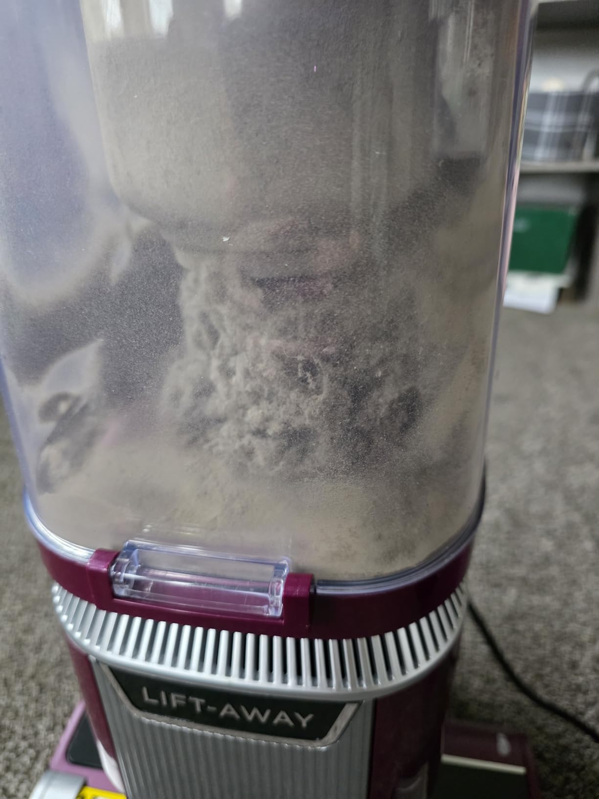 Shark LA702 Rotator Pet Lift-Away ADV Upright Vacuum with DuoClean PowerFins HairPro & Odor Neutralizer Technology, Wine Purple customer photo 1