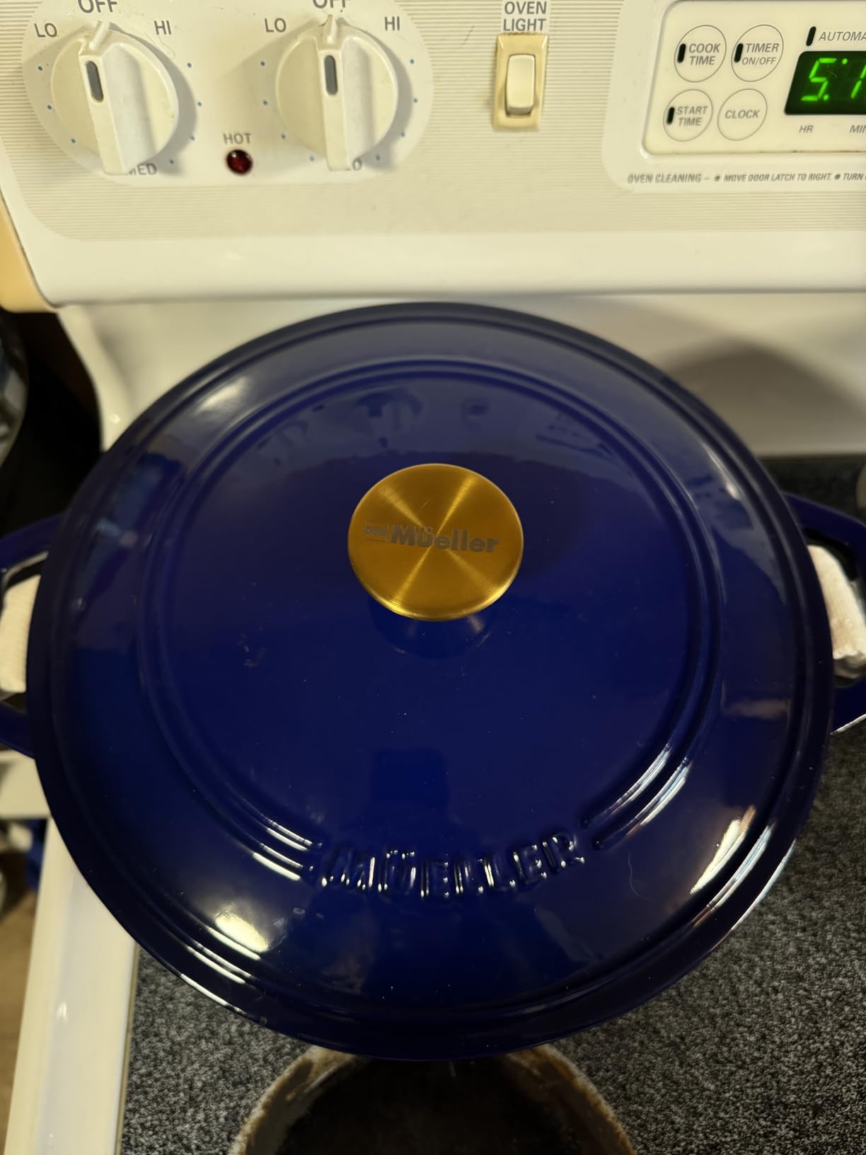 Mueller 6qt Enameled Cast Iron Dutch Oven, Heavy-Duty Casserole and Braiser Pan with Lid and Knob, Oven-Safe up to 500 F & Across All Cooktops, White customer photo 2