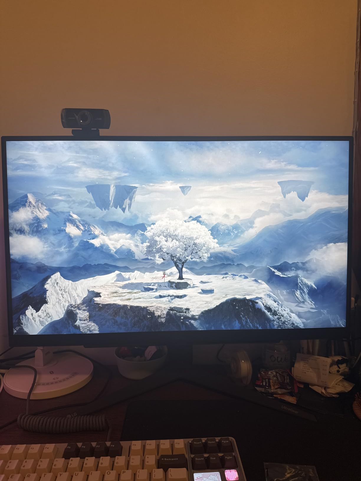 LG 27GR83Q-B 27-inch Ultragear QHD (2560x1440) IPS Gaming Monitor, 240Hz, 1ms, DisplayHDR 400, G-Sync AMD FreeSync Premium, HDMI 2.1 DisplayPort, 4-Pole HP Out DTS GP:X, Tilt/Height/Pivot Stand, Black customer photo 1