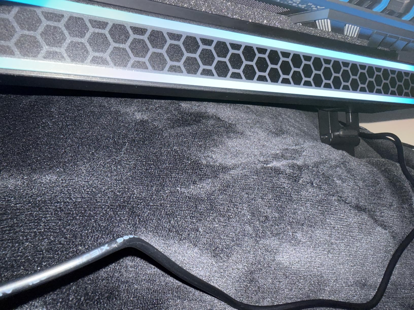 llano V12 Gaming Laptop Cooling Pad, RGB Laptop Cooler, Laptop Cooling Fan Stand with 5.5 Inch Powerful Turbofan, for 15.6-19in Laptop, Adjustable Speed, Dustproof, 3-Port USB Hub, Black (RGB) customer photo 2