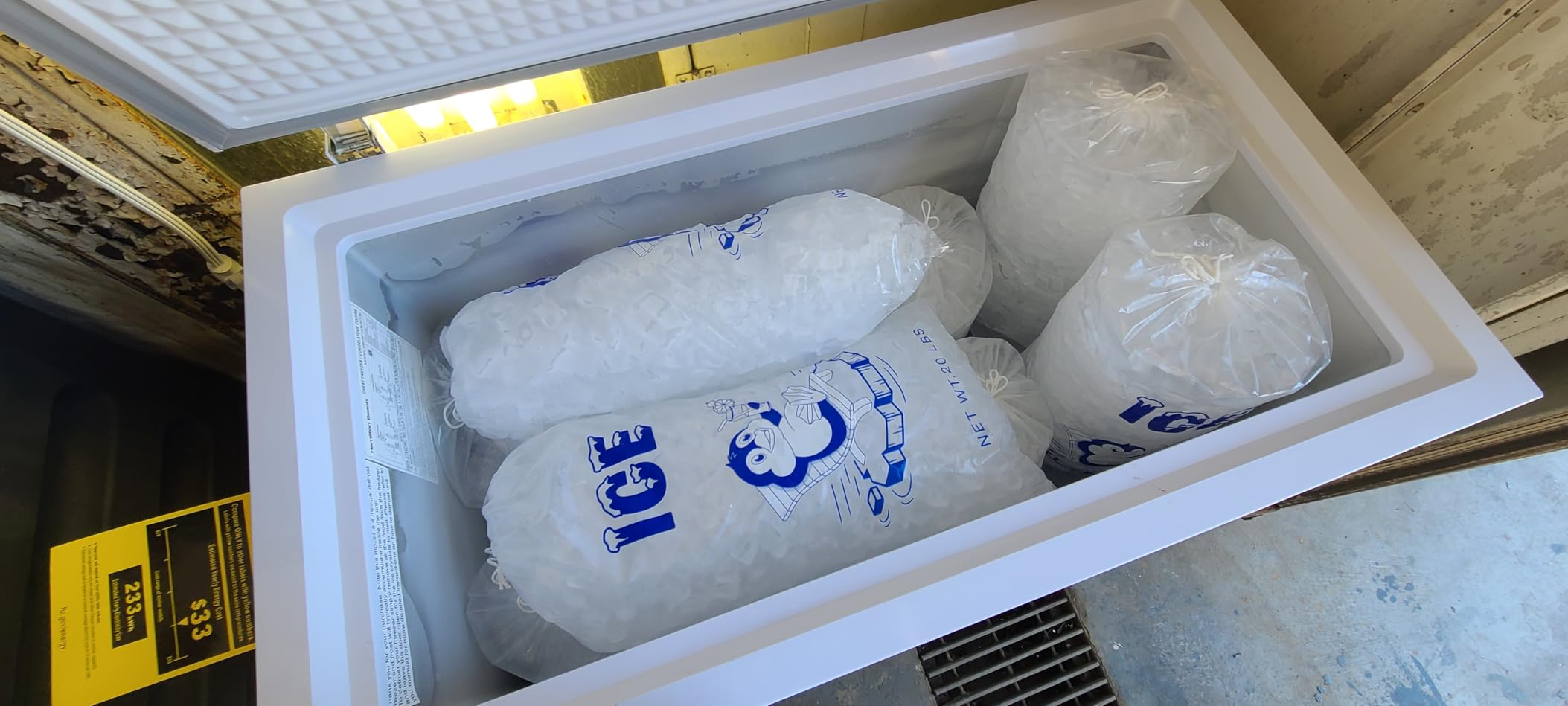 Hamilton Beach 17 cu ft Chest Deep Freezer - White, GARAGE READY Food for Large Family, Storage Basket, Space-Saving Flat Back, Stay-Open Lid, Front-Access Drain, for Basement, Laundry Room, Cottage customer photo 2