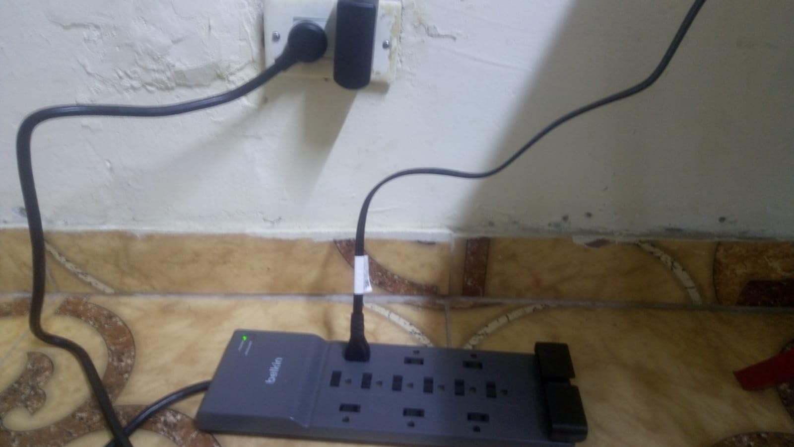 Belkin 12-Outlet Surge Protector Power Strip w/ 12 AC Outlets & 8ft Flat Plug, UL-listed Heavy-Duty Extension Cord for Home, Office, Travel, Computer, Laptop, Charger - 3,940 Joules of Protection customer photo 1