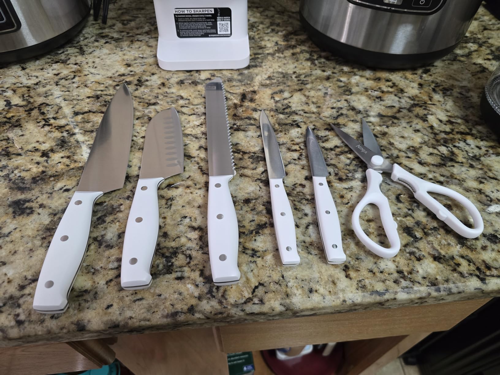 Ninja K12007WHBN NeverDull 7-Piece Prep Knife System, Essential, High Carbon Stainless Steel, Built-in Sharpener, White customer photo 2