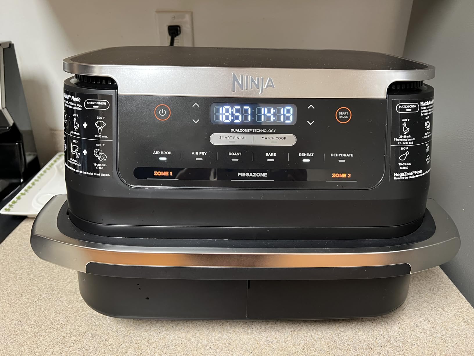 Ninja Foodi Air Fryer | 6-in-1 with 7-QT MegaZone & Basket Divider | 450F | Air Fry, Roast, Broil, Dehydrate, Keep Warm & Bake | Black | DZ071 customer photo 1