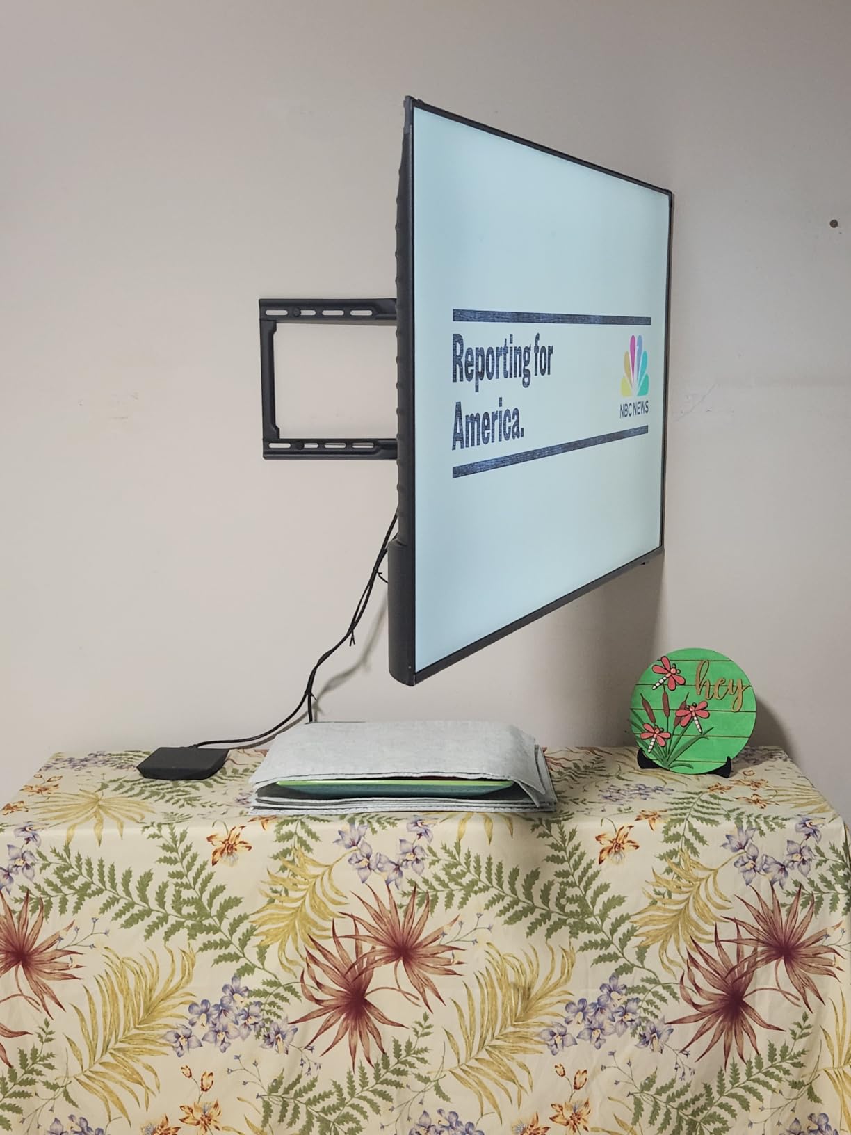 Perlegear UL-Listed Full Motion TV Wall Mount for 42 to 90 Inch TVs up to 150 lbs, Pre-Assembled TV Mount with Tool-Free Tilt, Swivel, Extension, Max VESA 600 x 400mm, 12 to 16 to 18 to 24 Wood Studs, PGLF16 customer photo 2