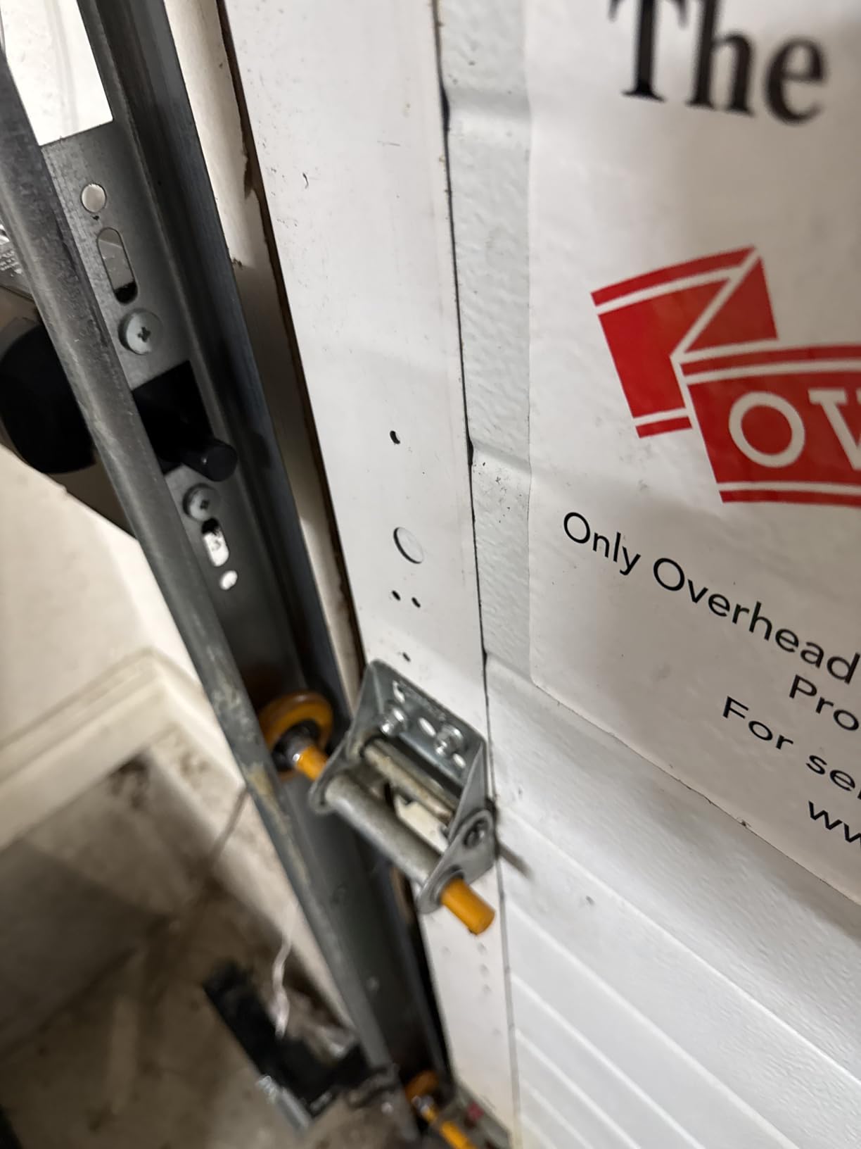 CHAMBERLAIN RJO101MC Ultra-Quiet Wall Mounted with Battery Backup and LED Lighting Garage Door Opener, 36 pounds, Black customer photo 1