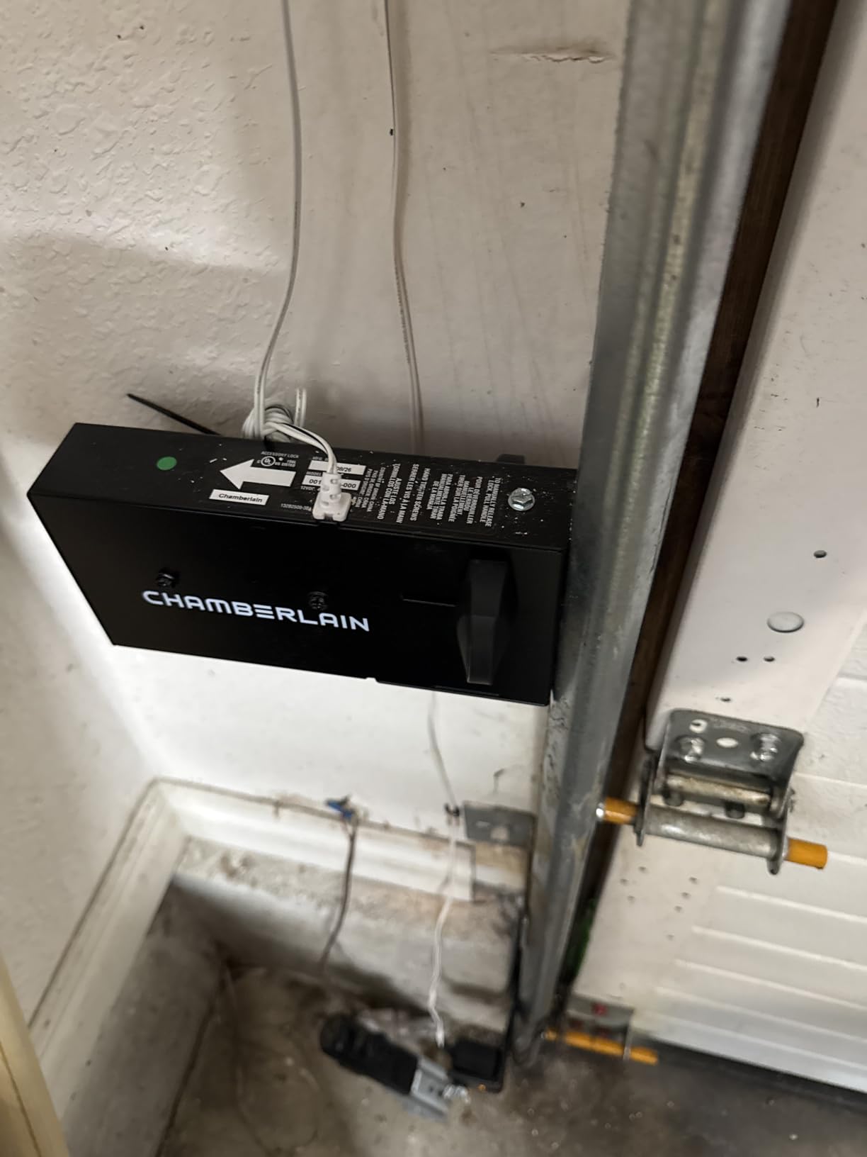 CHAMBERLAIN RJO101MC Ultra-Quiet Wall Mounted with Battery Backup and LED Lighting Garage Door Opener, 36 pounds, Black customer photo 2