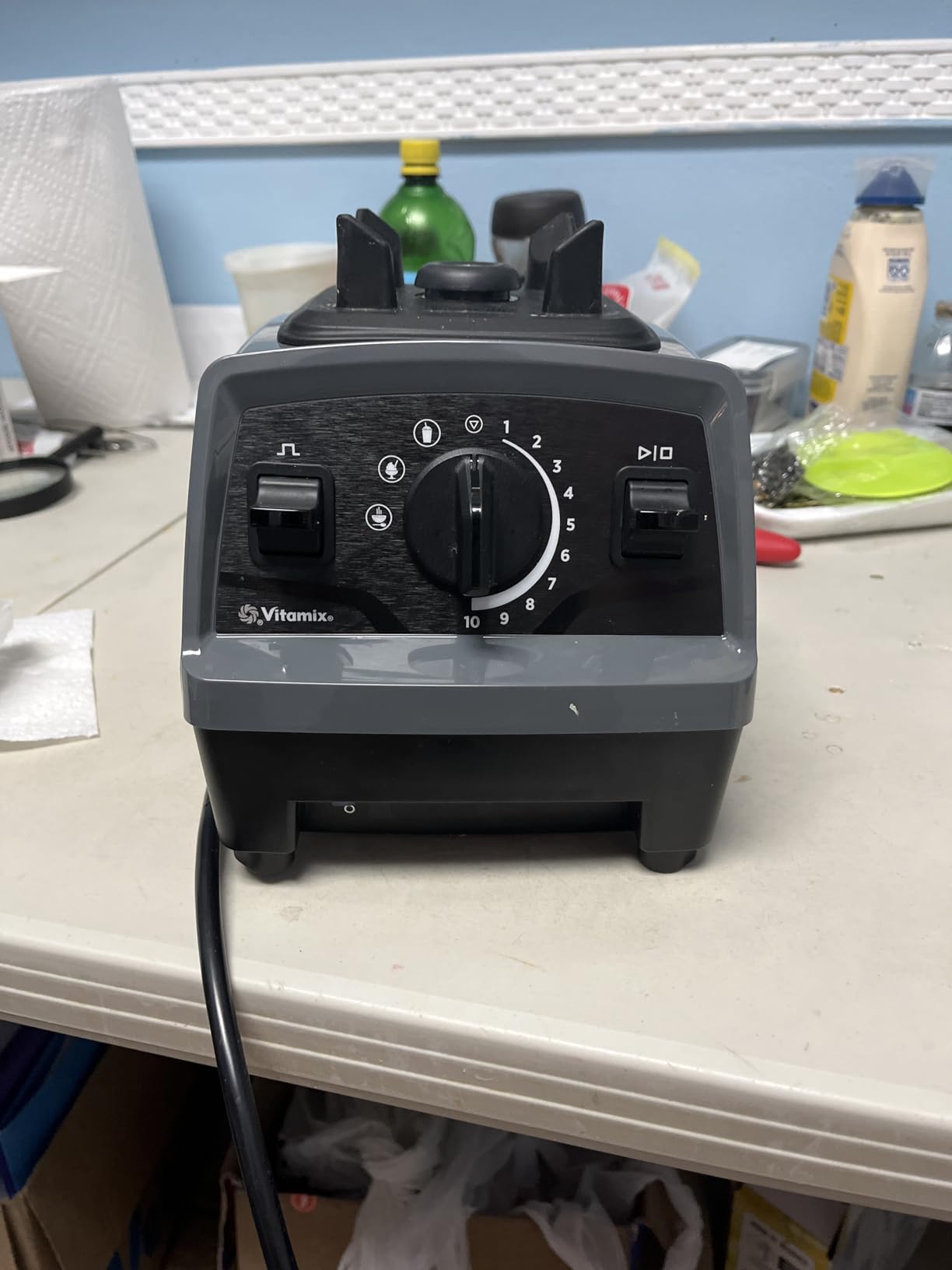 Vitamix Explorian with Programs, Three Blending Programs, Professional-Grade Blender for Smoothies and More, Self-Cleaning Kitchen Appliance, 64 Oz Container, Black (Renewed Premium) customer photo 1