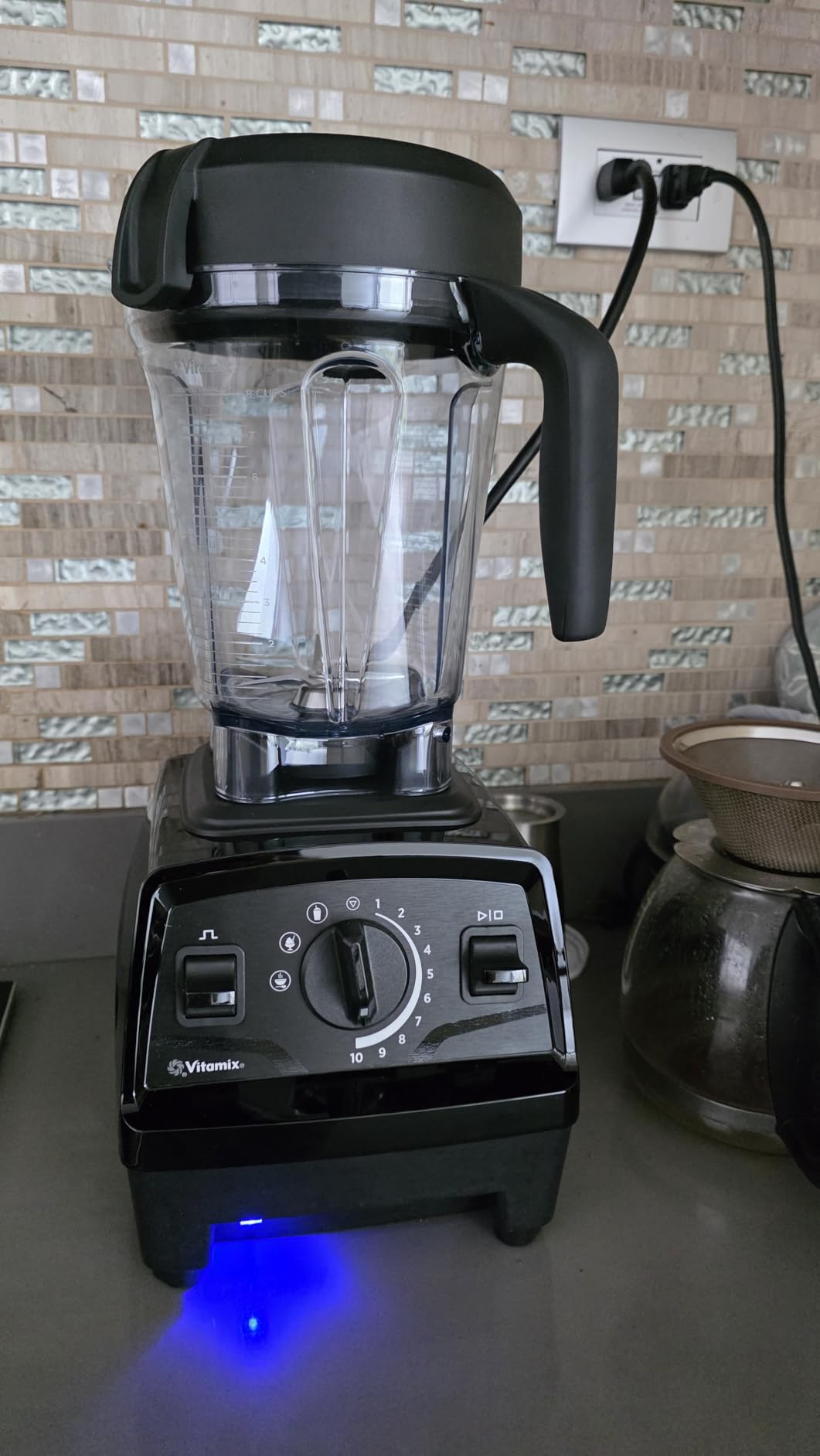 Vitamix Explorian with Programs, Three Blending Programs, Professional-Grade Blender for Smoothies and More, Self-Cleaning Kitchen Appliance, 64 Oz Container, Black (Renewed Premium) customer photo 2