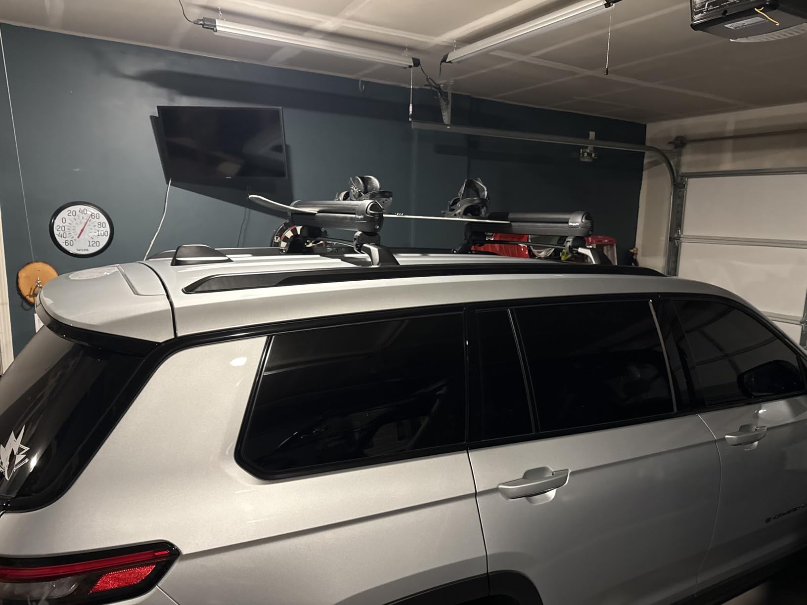 BougeRV Lockable Ski & Snowboard Racks with Sliding Extension - 28 inch, 6 Pairs Skis/4 Snowboards customer photo 2