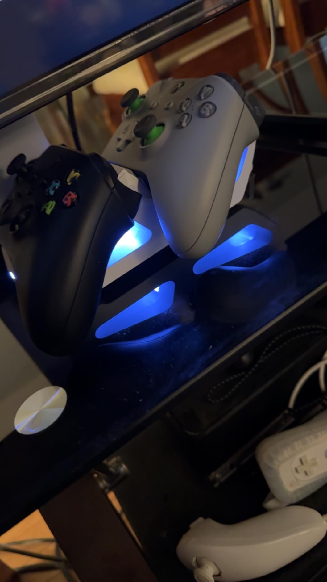 PowerA Solo Charging Stand for Xbox Series X|S - White, works with Xbox One, charging Station for Xbox Wireless Controller, officially licensed customer photo 2