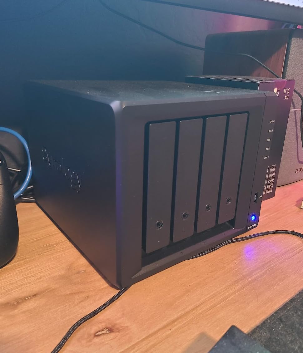 Synology 4-Bay DiskStation DS925+ (Diskless), Ryzen V1500B, 4GB RAM, 2x 2.5GbE Ports customer photo 1