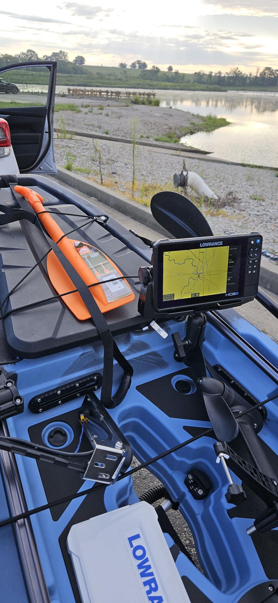 Lowrance HDS PRO Fishfinder/Chartplotter with Smartphone Integration and Preloaded C-MAP U.S. & Canada Charts customer photo 2