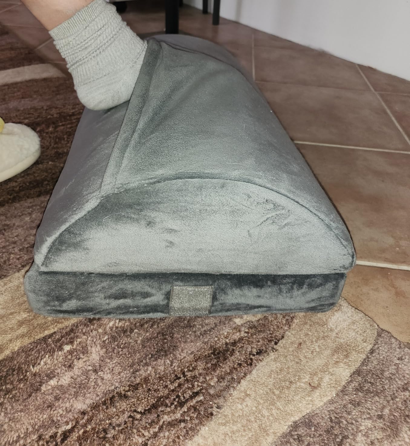 KAYFIA Foot Rest for Under Desk at Work XXL(20in) with 3 Adjustable Heights，Foot Stool with Supportive Gel Foam, Warmer Feet Pocket Footrest for Office Gaming Chair, for Leg Support -Black customer photo 2