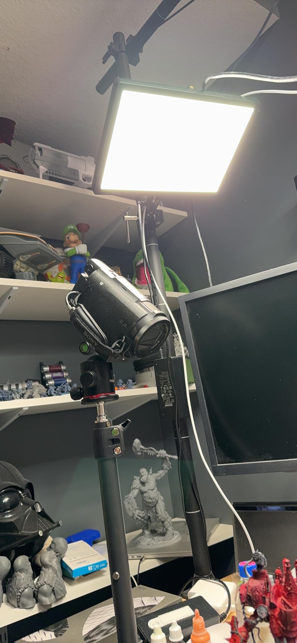 NEEWER 25W 12.9 inch Streaming Key Light with Desk Stand/2.4G Remote/USB Transmitter, PC/Mac APP Control 2300Lx/0.5m 2900-7000K CRI98+ Dimmable Edge Lit Video Panel Light for Webcam Laptop Zoom, GL25B customer photo 1