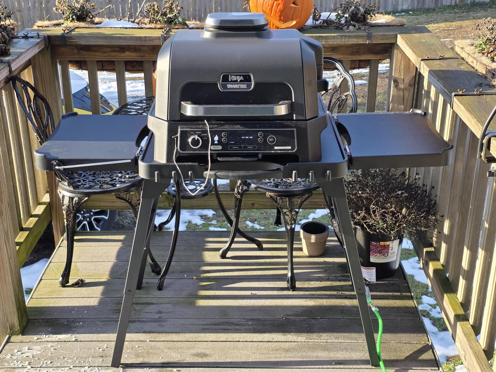 Ninja | Grill & Smoker | Outdoor Woodfire Pro XL | 4 in 1 Grill, BBQ Smoker, Air Fryer & Bake | Portable | Includes Built in Thermometer & 2 Woodfire Pellet Packs | Dark Grey | OG850 customer photo 2