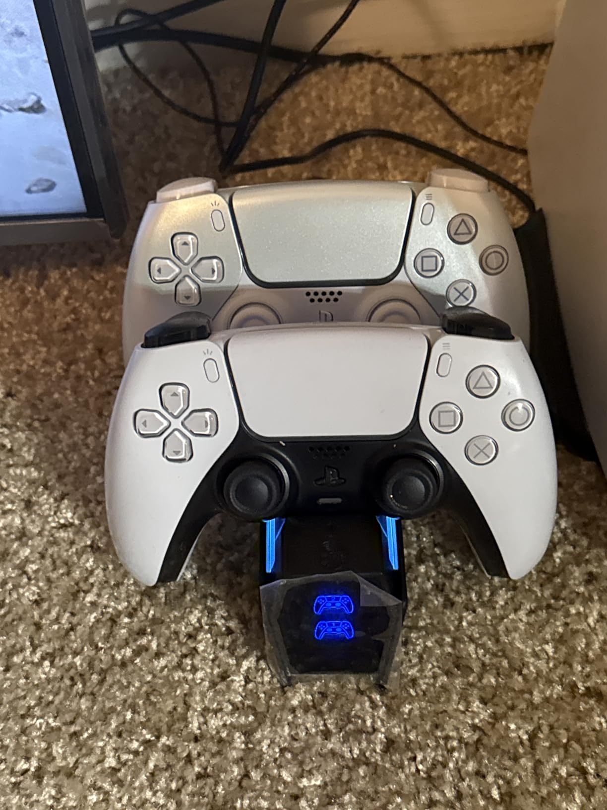 PS 5 Controller Charger Station Compatible with PlayStation 5 Faceplates Edge & Dual Controller, 9 Lightings PS 5 Accessories Charging Station, PS 5 Dock Stand with LED Indicator & On-Off Switch customer photo 2