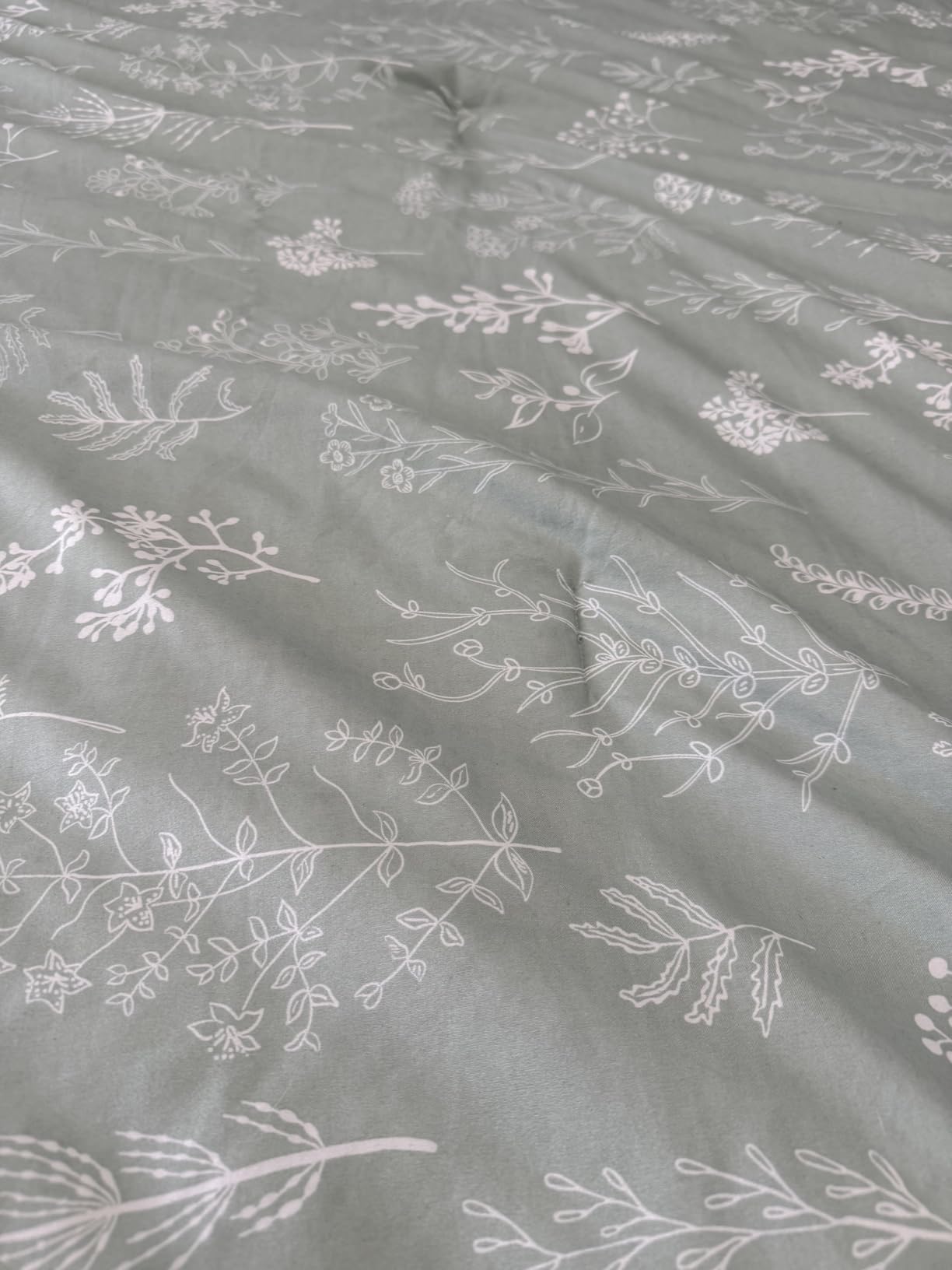 Bedsure Queen Comforter Set - Dark Grey Bed Set, 3 Pieces Cute Floral Bedding, 1 Soft Reversible Botanical Flowers Comforter and 2 Pillow Shams customer photo 2