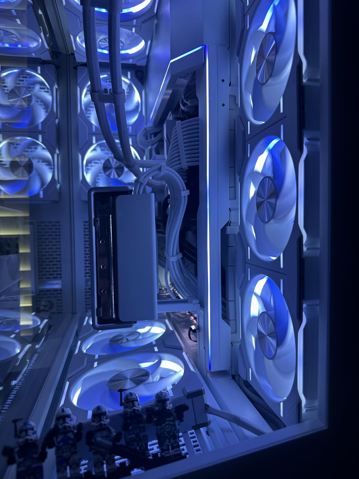 FormulaMod Cable Comb Kit for Power Cable,Sleeve Management Tools Wire Organizer Comb Includes 4x24 P+4x16P+12x8P+4x6P Computer Case Water Cooling Cable Organizer(Black) customer photo 2