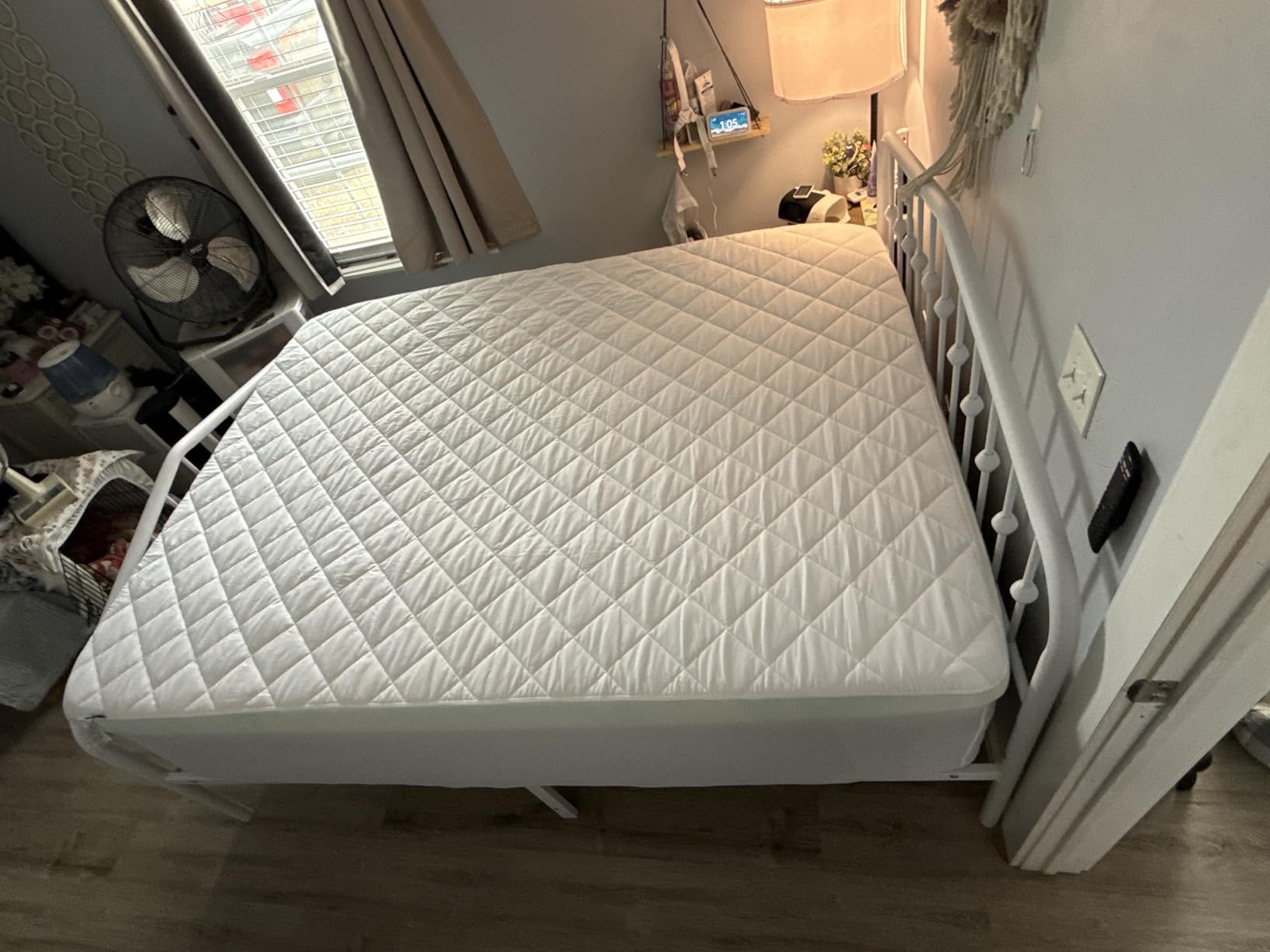 Bedsure Queen Mattress Protector, Quilted Waterproof Mattress Protector with Deep Pocket up to 22 Inches, Soft Breathable Noiseless Bed Pad Topper, Queen Bed Cover for Home, Bedroom, Hotel - White customer photo 1