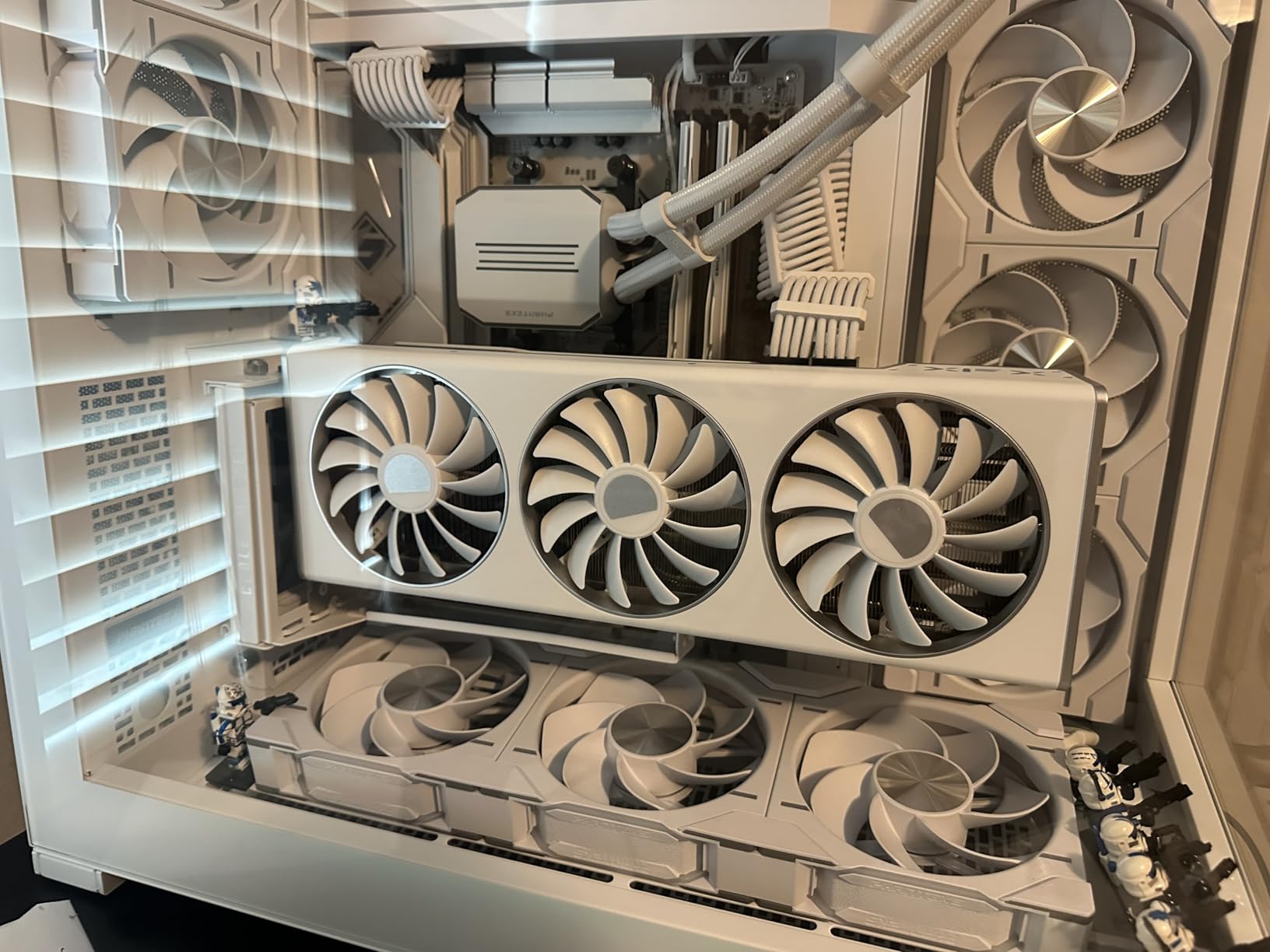 FormulaMod Cable Comb Kit for Power Cable,Sleeve Management Tools Wire Organizer Comb Includes 4x24 P+4x16P+12x8P+4x6P Computer Case Water Cooling Cable Organizer(White) customer photo 1