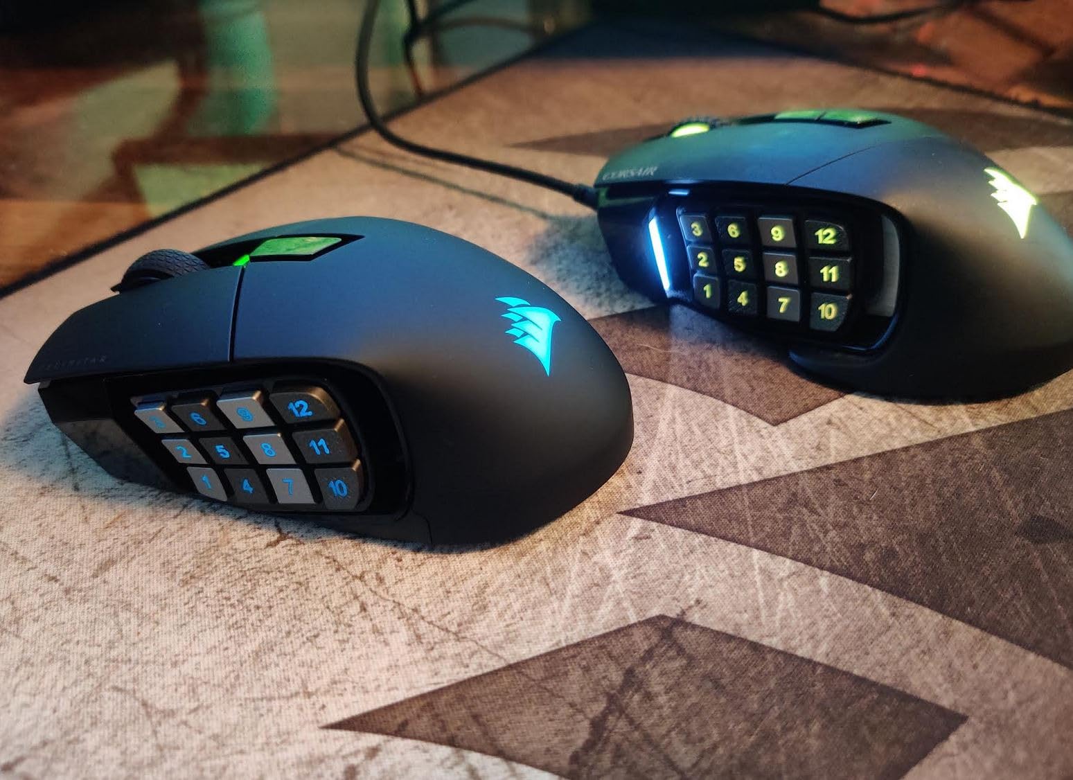 Corsair Scimitar Elite RGB Wireless MMO Gaming Mouse - 26,000 DPI - 16 Programmable Buttons - Up to 150hrs Battery - iCUE Compatible - Black customer photo 2