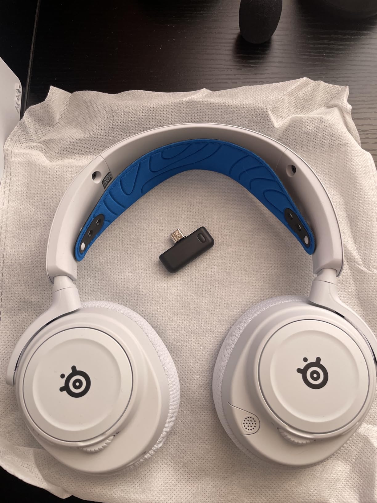 SteelSeries Arctis Nova 7P Wireless Multi-Platform Gaming Headset - Neodymium Magnetic Drivers - 2.4GHz + Bluetooth - 38Hr USB-C Battery - Gen2 AI Mic - PlayStation, PC, Switch, VR, Mobile - White customer photo 2