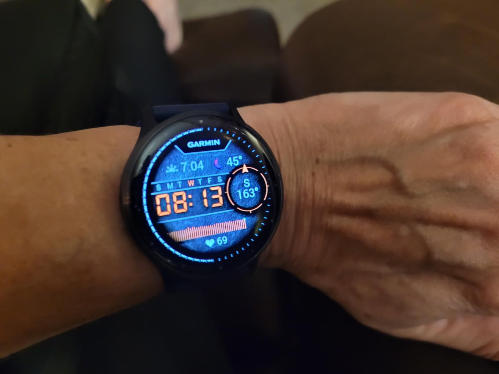 Venu 3 Slate Stainless Steel Bezel 1.4-Inch AMOLED Touchscreen Display Smart Watch with 45mm Black Case and Silicone Band customer photo 1