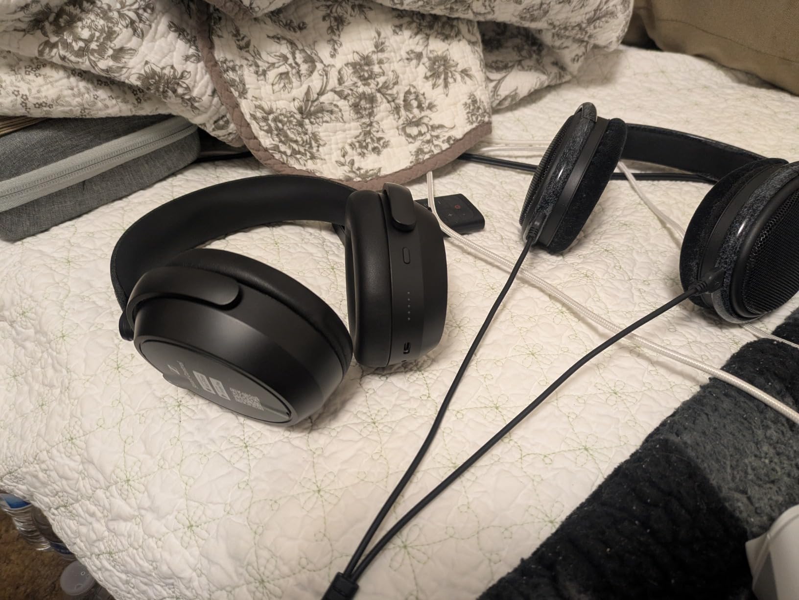 Sennheiser MOMENTUM 4 Wireless Noise Cancelling Headphones - Bluetooth Headset for Crystal-Clear Calls, Adaptive Noise Cancellation, Over-Ear Headphones, 60h Battery Life, Folding Design, Black/Copper customer photo 1