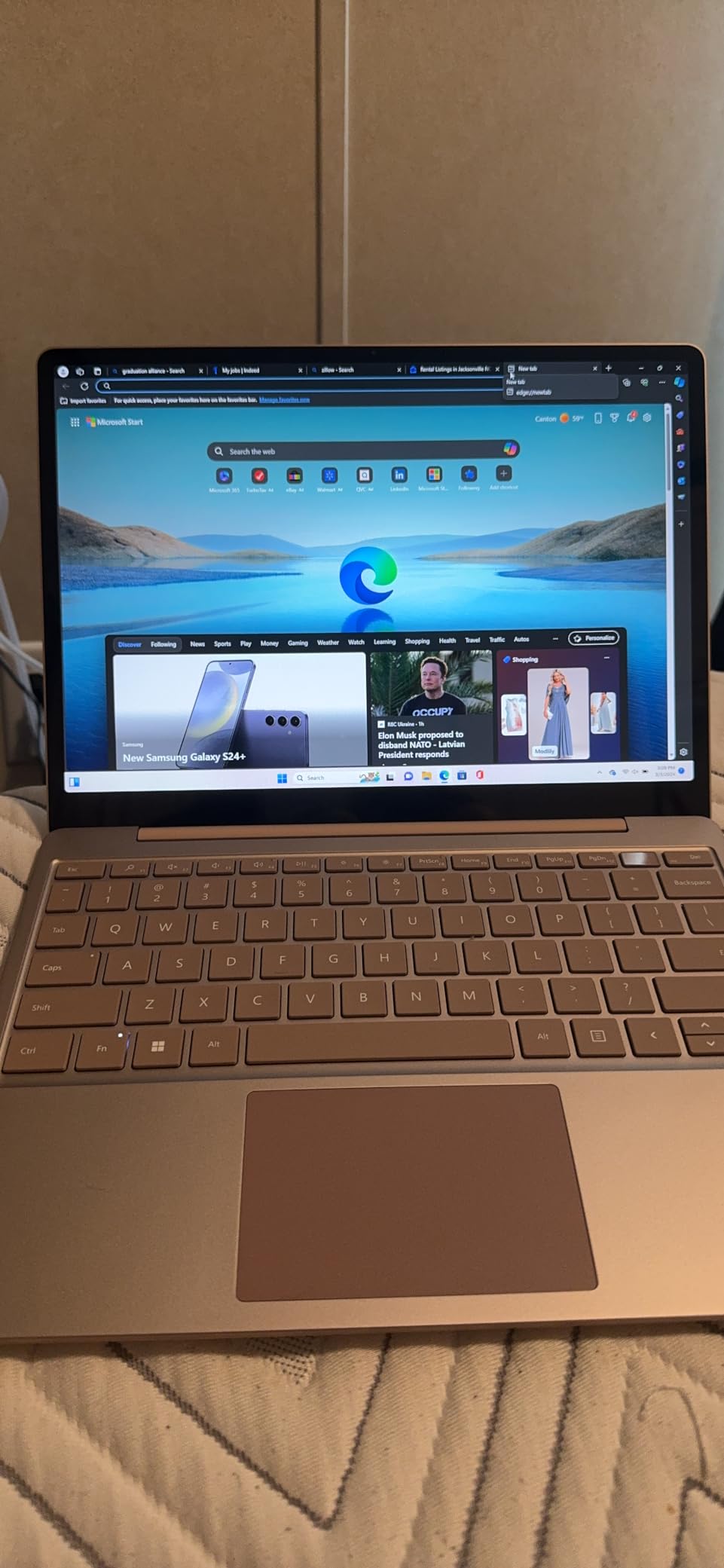 Surface Laptop Go 3 (2023) - 12.4