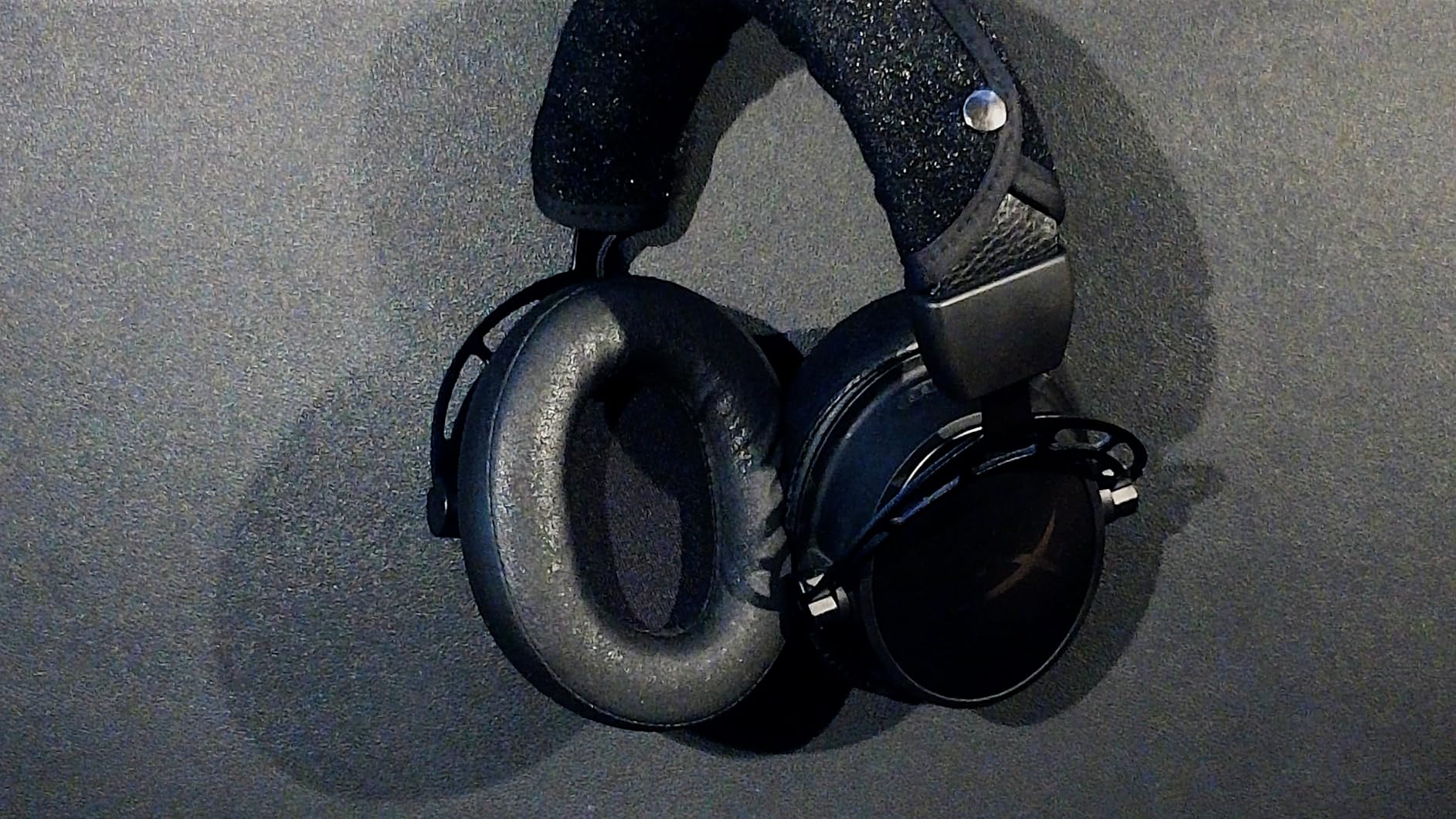 SOULWIT Cooling Gel Replacement Earpads Cushions for HyperX Cloud 1/2/3/Pro/Core, Cloud Alpha/Flight/Stinger Series, CloudX Stinger/Flight Series Headset - Black customer photo 2