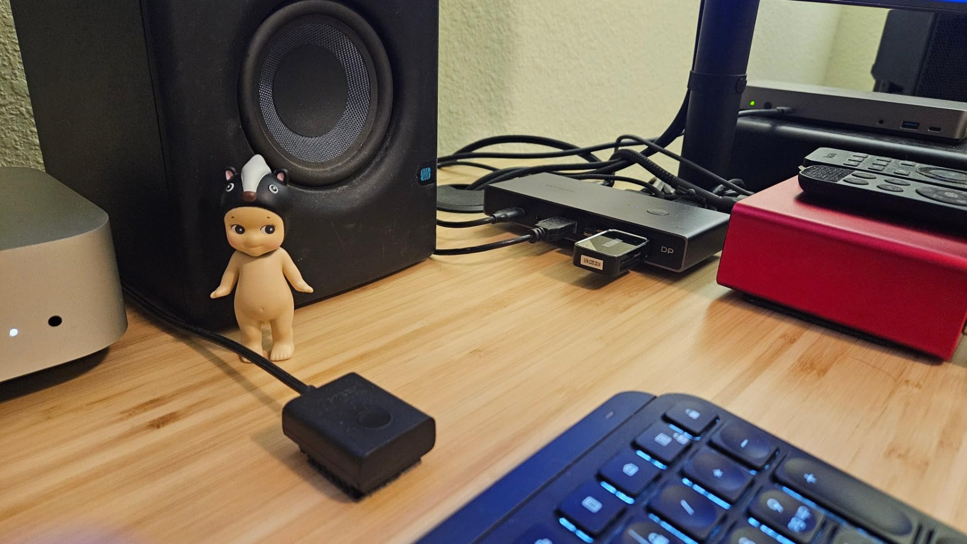 UGREEN 8K Displayport KVM Switch 2 in 1 Out DP1.4 with 4 USB 3.0 Ports(3 USB-A + 1 USB-C) Support 8K@60Hz 4K@240Hz Share 1 Monitor Keyboard Mouse U-Disk Printer, with 2 DP Cables, 2 USB A to C Cables customer photo 2