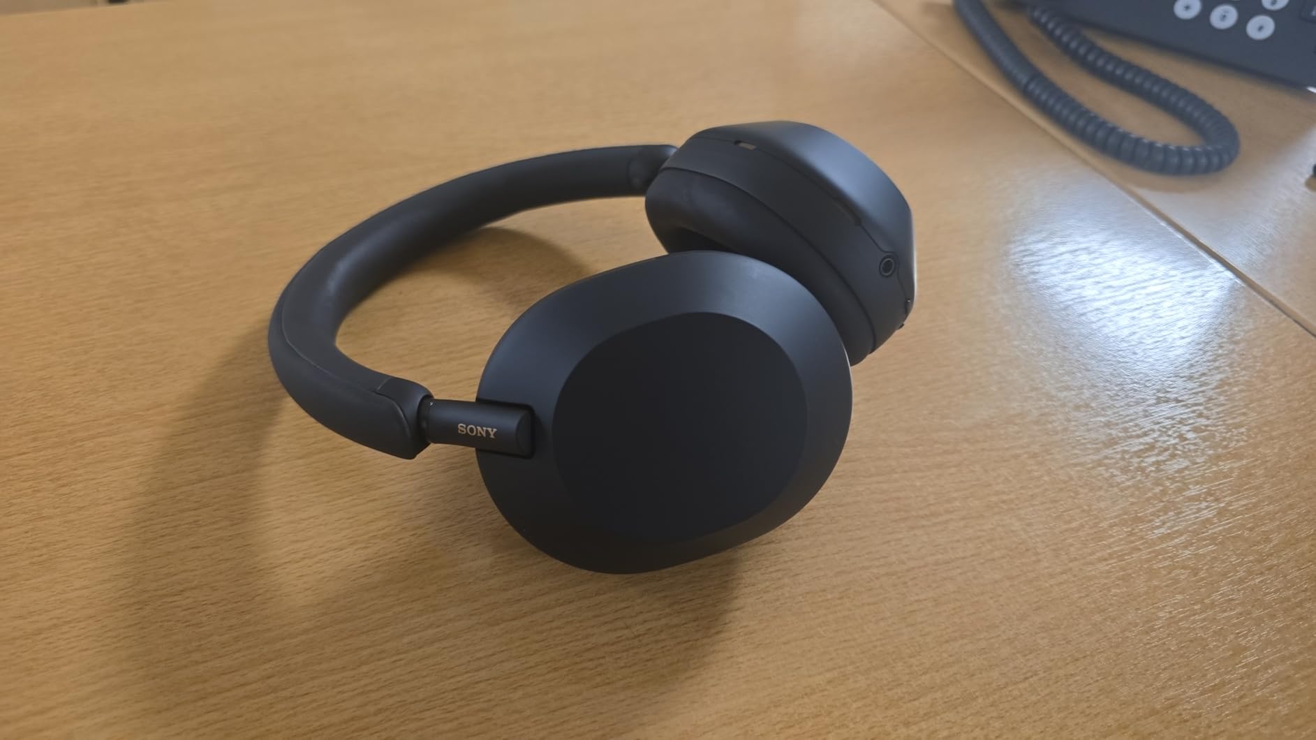 WH-1000XM5 Noise Canceling Wireless Headphones - 30hr Battery Life - Over-Ear Style - Optimized for Alexa and Google Assistant - Built-in mic for Calls - Black - International Version No Warranty customer photo 1