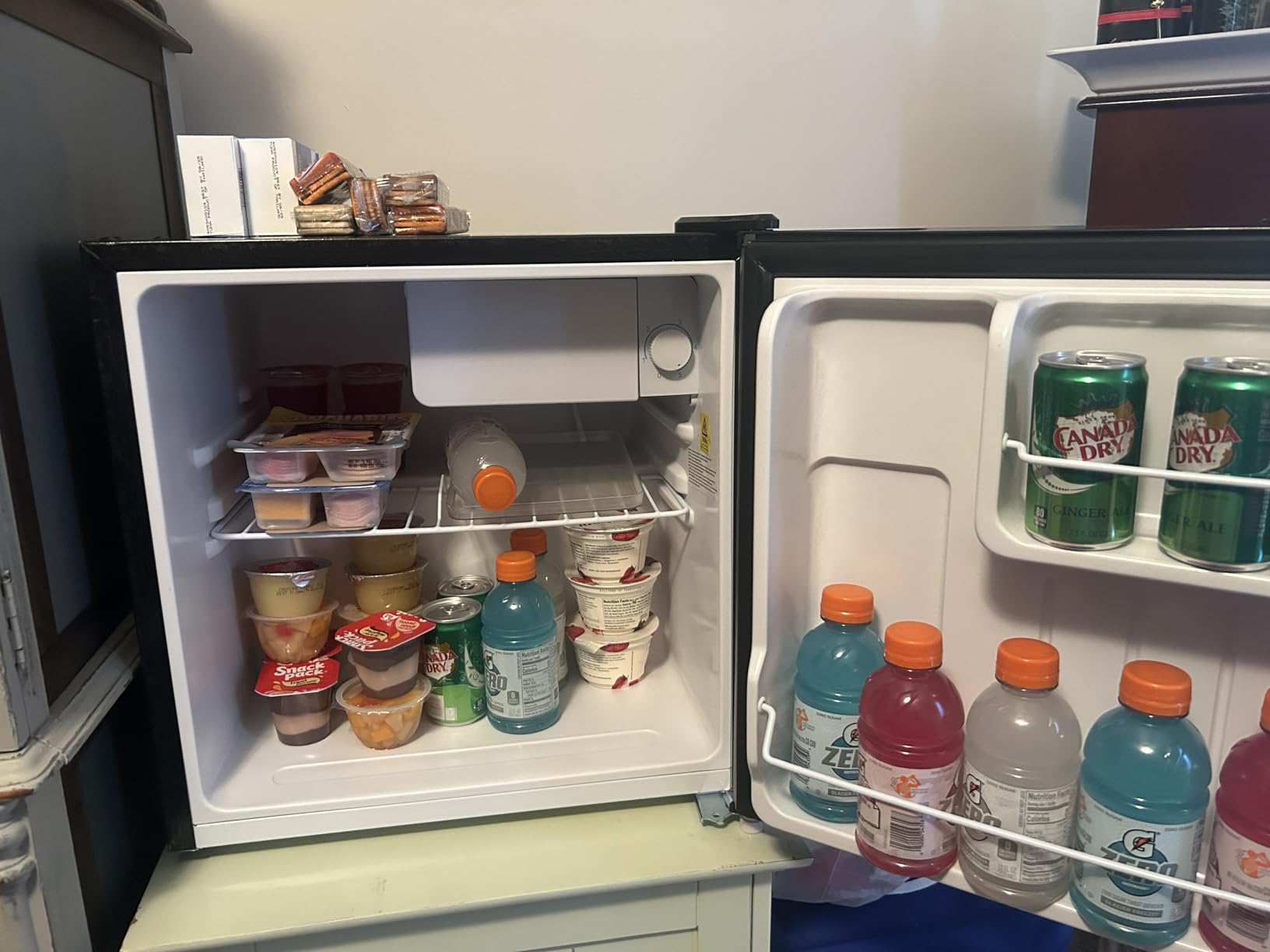 EUHOMY 1.7 Cu.Ft Mini Fridge, Reversible Single Door Compact Refrigerator, Adjustable Thermostat, Energy Saving, Mini Fridge for Bedroom, Office, Dorm, Black customer photo 1