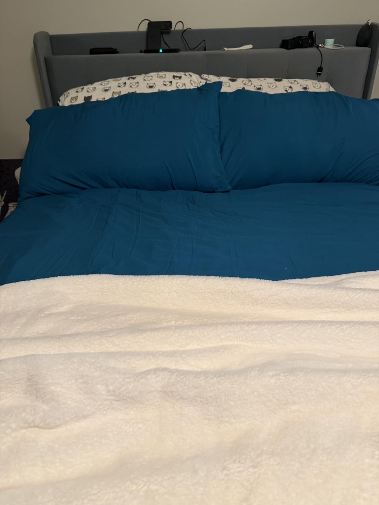 Bedsure Queen Comforter Set, Beige Soft Prewashed Bedding for All Seasons, 3 Pieces GentleSoft Bed Set, 1 Lightweight Comforter (90x90) and 2 Pillowcases (20x26) customer photo 1