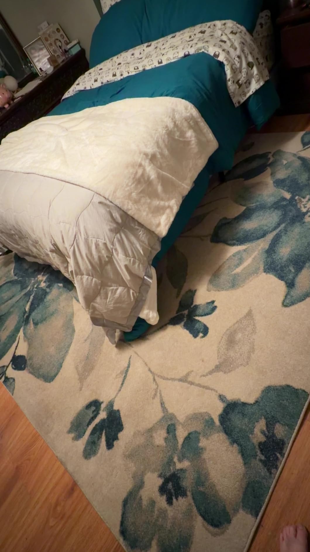 Bedsure Queen Comforter Set, Beige Soft Prewashed Bedding for All Seasons, 3 Pieces GentleSoft Bed Set, 1 Lightweight Comforter (90x90) and 2 Pillowcases (20x26) customer photo 2