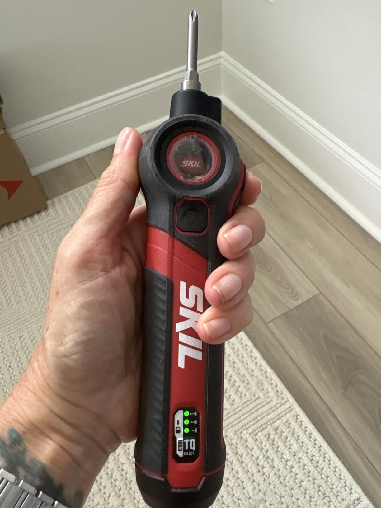 SKIL Twist 2.0 Rechargeable 4V Screwdriver with Pivoting Head, Torque Setting, USB-C Charging Cable, 28 PC Bit Set & Carrying Case- SD5619-02 customer photo 2