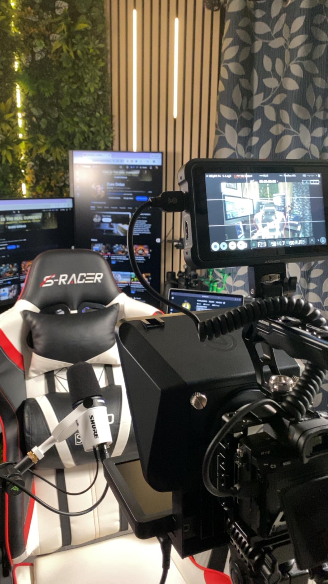 Elgato Prompter - Teleprompter with Built-in Screen for YouTube, Twitch, Zoom and More, 1080 pixels, Supports DSLR/Webcam/Smartphone, Drag & Drop Monitor Display, Works with Mac/PC & Stream Deck customer photo 2