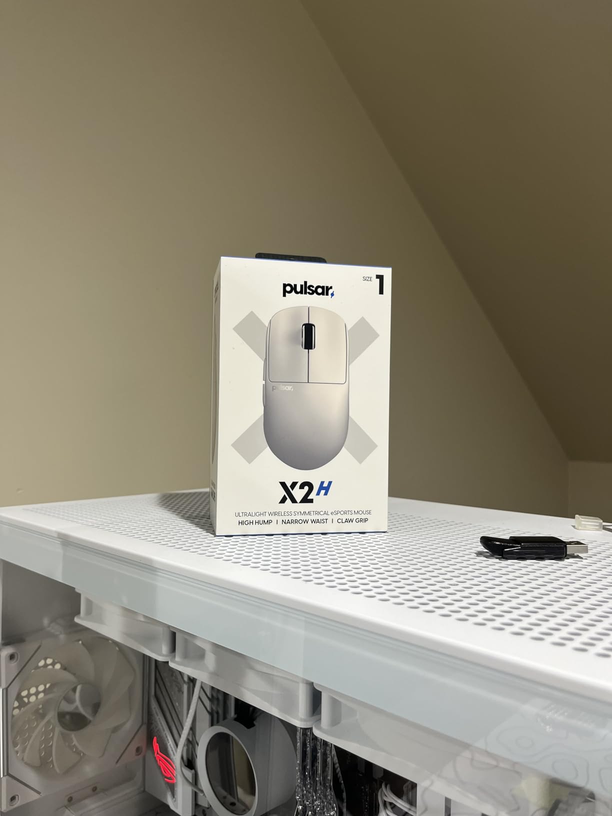 Pulsar Gaming Gears X2H mini Wireless Gaming Mouse, Ultra Lightweight 1.83 oz (52 g), Symmetrical, Optical Switch, 2.4 Ghz 1 ms, 26000 DPI, PAW3395 Sensor (Mini, Wireless, White) customer photo 1