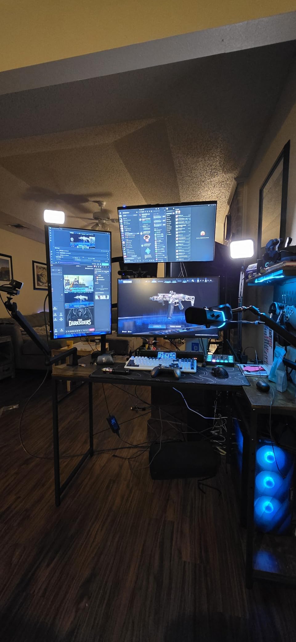 MOUNT PRO Triple Monitor Mount for Max 32