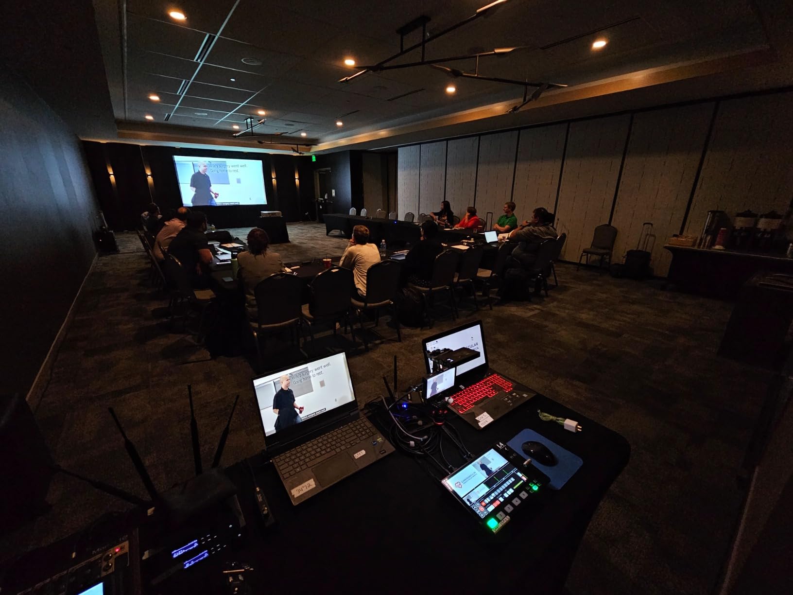 FEELWORLD L4 10.1 Inch Touch Screen Video Switcher 10.1 inch Touchscreen, Real-time Preview 5 Input Sources PST PGM and Operation Interface customer photo 1