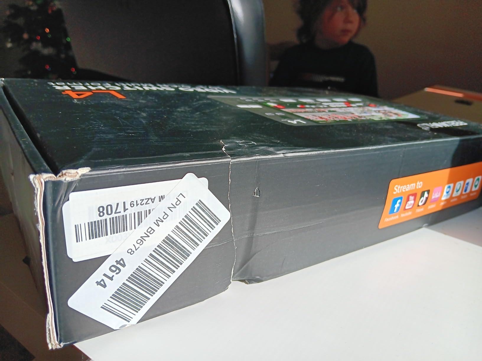 FEELWORLD L4 10.1 Inch Touch Screen Video Switcher 10.1 inch Touchscreen, Real-time Preview 5 Input Sources PST PGM and Operation Interface customer photo 2