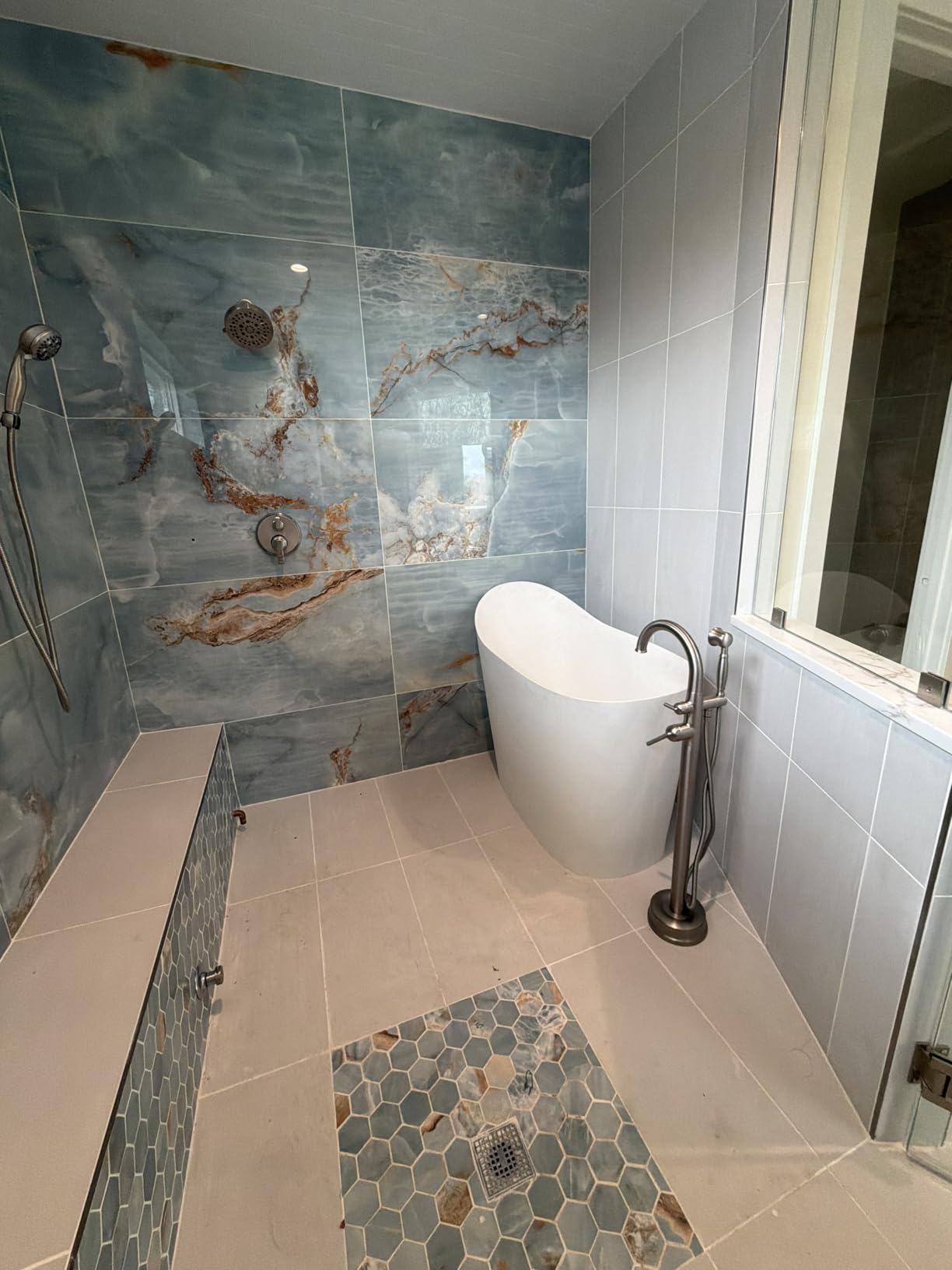 51'' Japanese Soaking Tub Freestanding Bathtub Resin Stone Bathtubs Deep soaking Tub with Overflow and Pop-up Drain - White customer photo 1