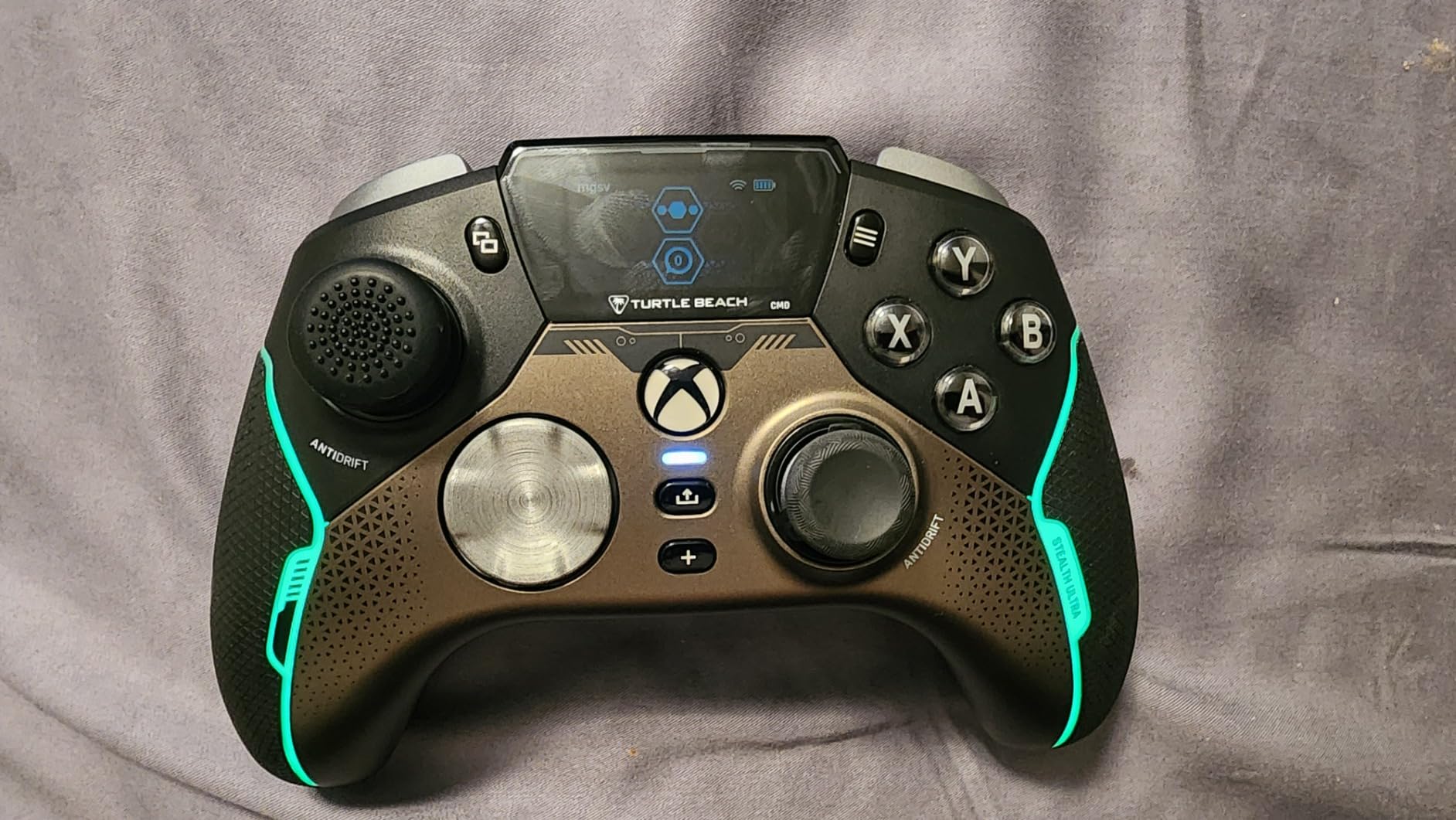 Turtle Beach Stealth Ultra High-Performance Wireless Gaming Controller Licensed for Xbox Series X|S, Xbox One, Windows PC, Android - LED Dashboard, Rapid Charge Dock, RGB Lighting, Bluetooth, Black customer photo 2