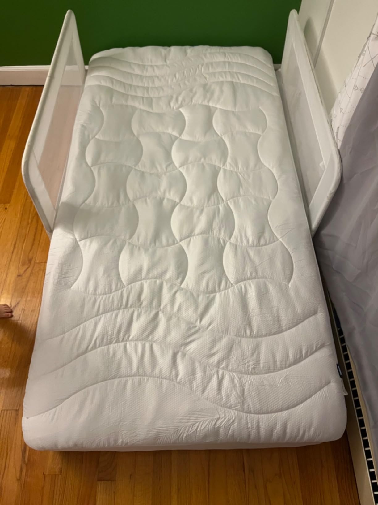 Bedsure Waterproof Mattress Protector Queen Size - Quilted Fitted Waterproof Mattress Pad Topper with 8-21 Inches Deep Pocket, Noiseless Bed Cover Padded, Machine Washable,White, 60x80 Inches customer photo 2